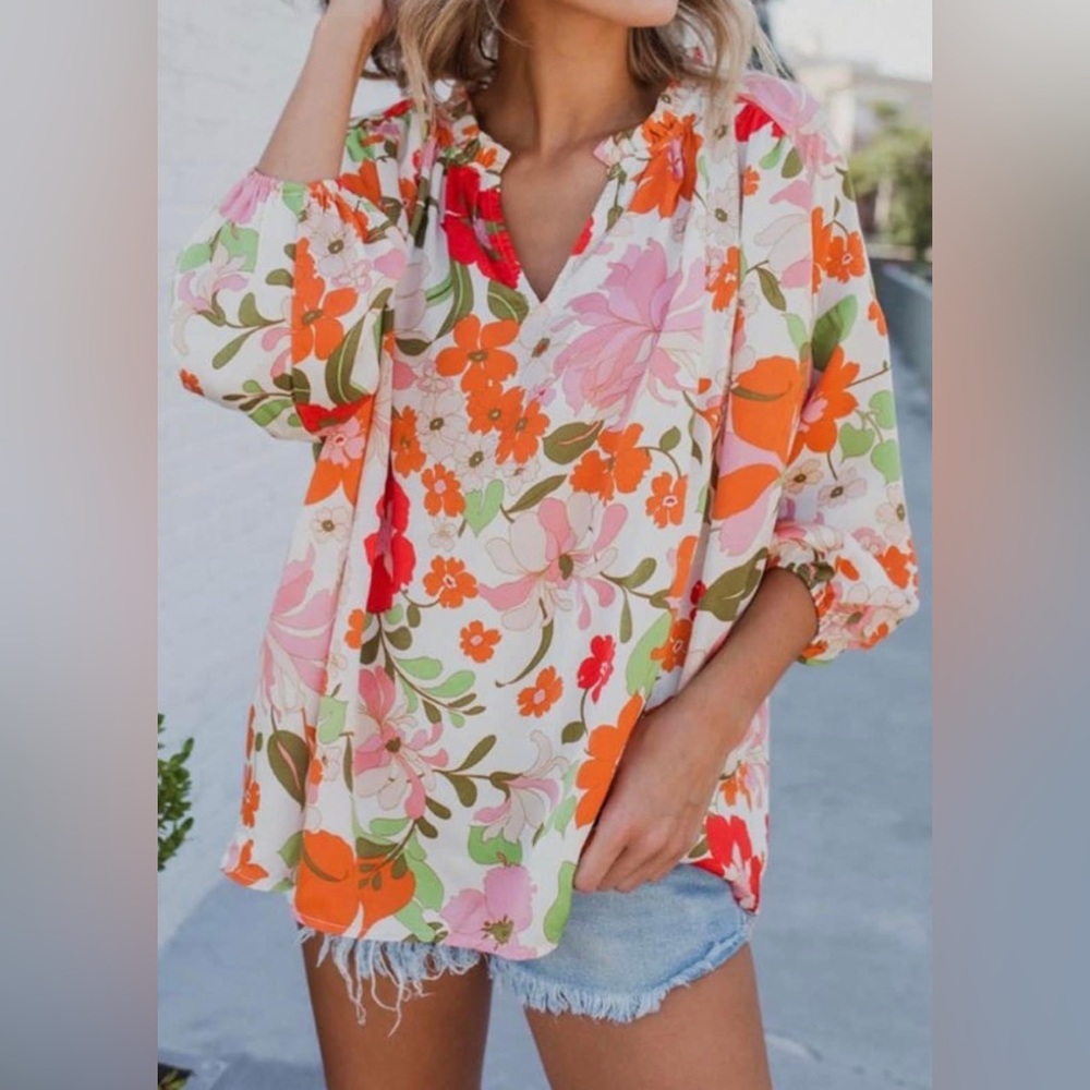 5⭐️! Colorful, floral print top/smocked v-neckline puffed, lantern sleeve